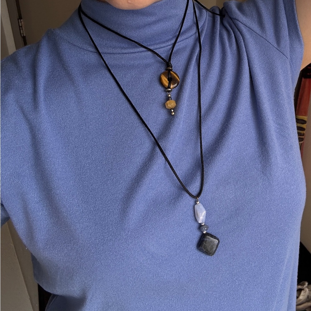 Elegant Black and Gold Pendant Necklace